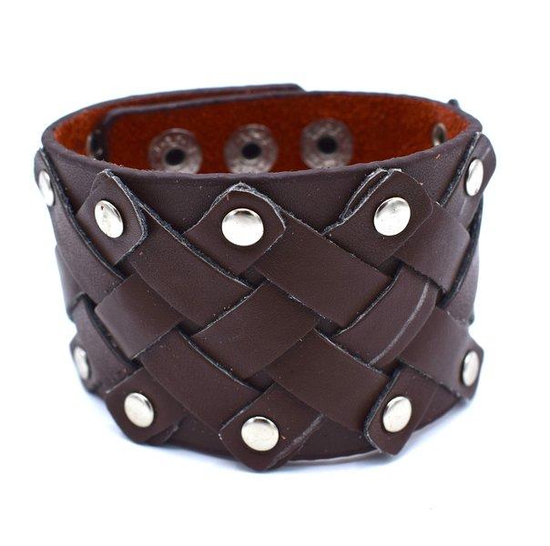Brun läderarmband med runda nitar