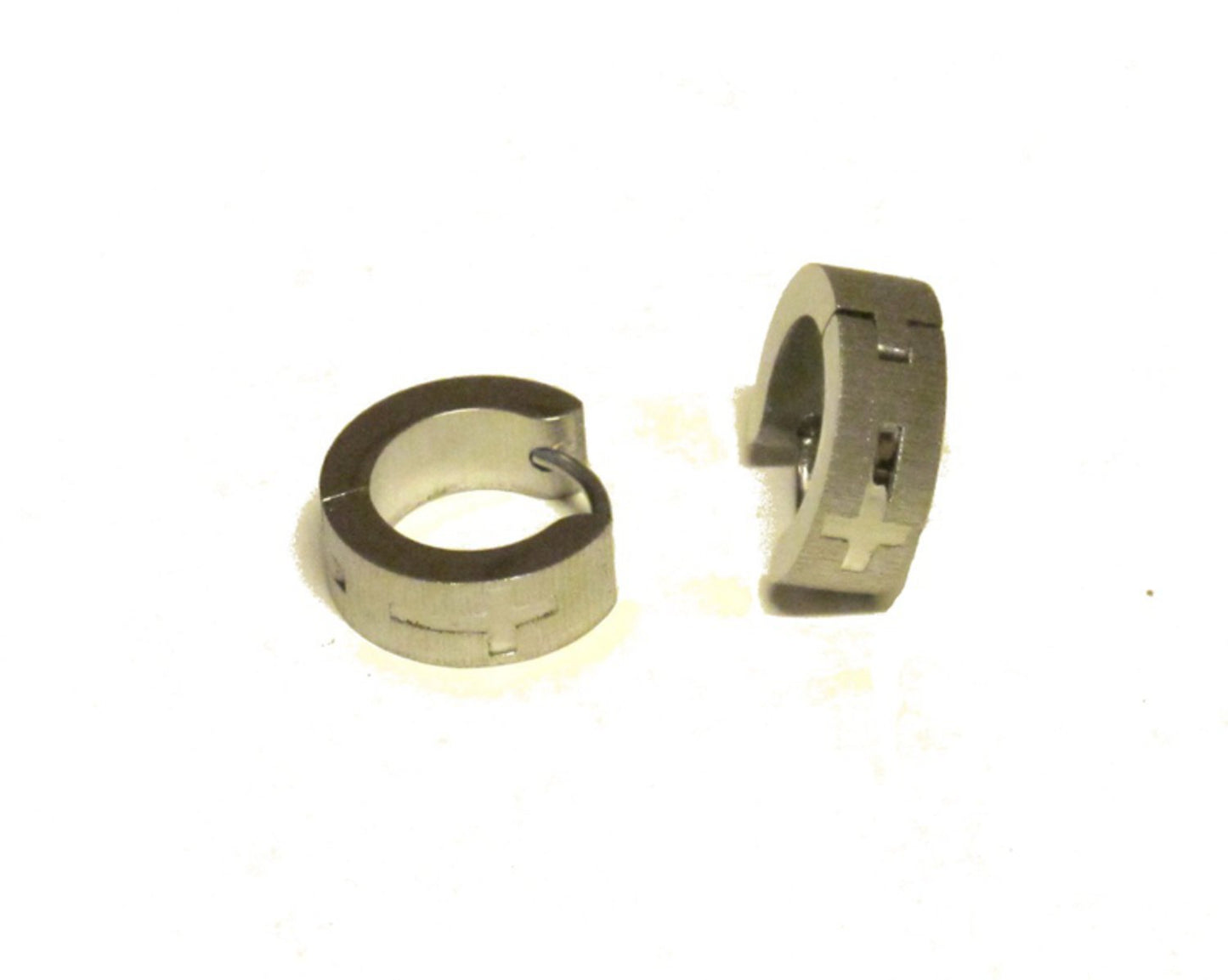 Ristikorvakorut terästä