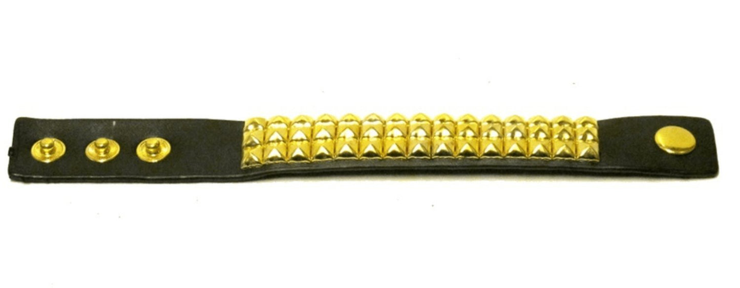 Läderarmband med pyramidnitar - 3 rad