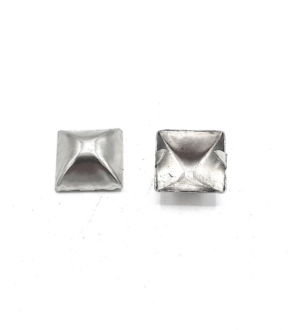 Lösa Nitar - Pyramid - Silverfärgade – produktbild – Hiprock