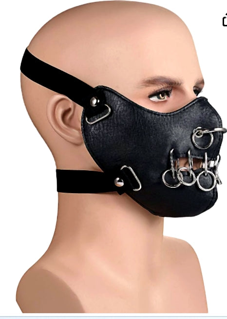 Svart ansiktsmask i konstläder med O-ringar & stavar (justerbar)