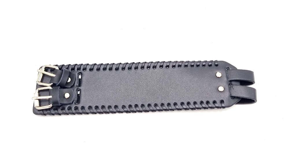 Svart armband med dubbla spännen