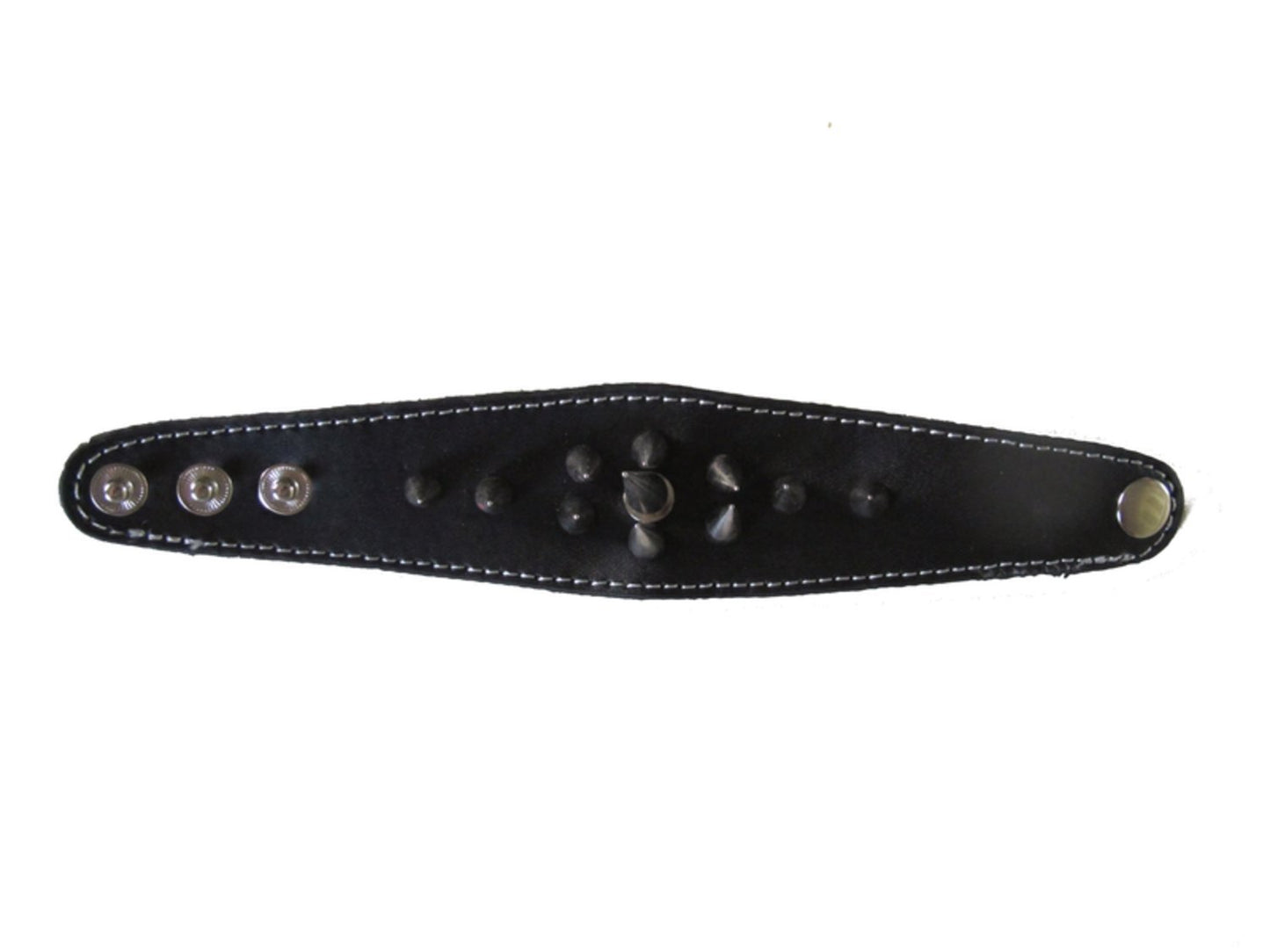 Svart armband med spike nitar