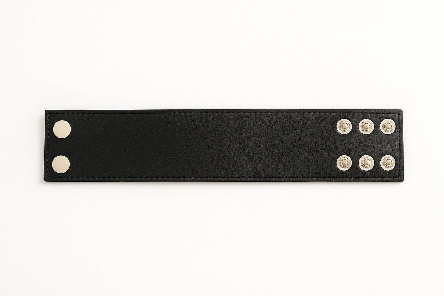 Bred svart läderarmband – justerbar tryckknapps stängning