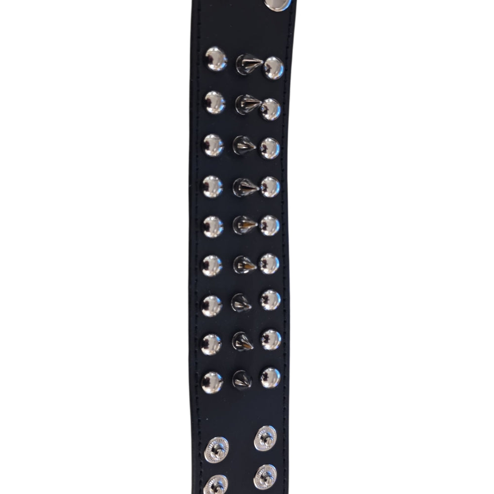 Brett svart läderarmband med nitar och spikes