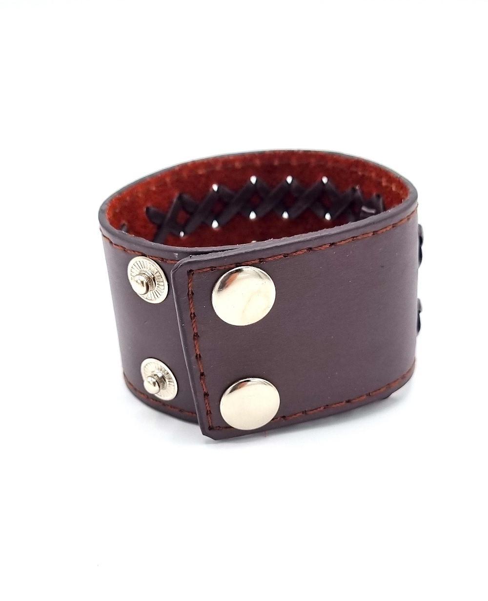 Brun armband med snörning