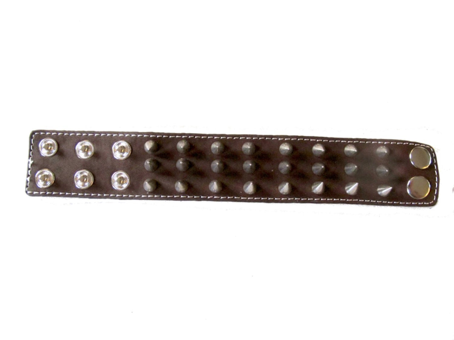 Brun läderarmband med nitar