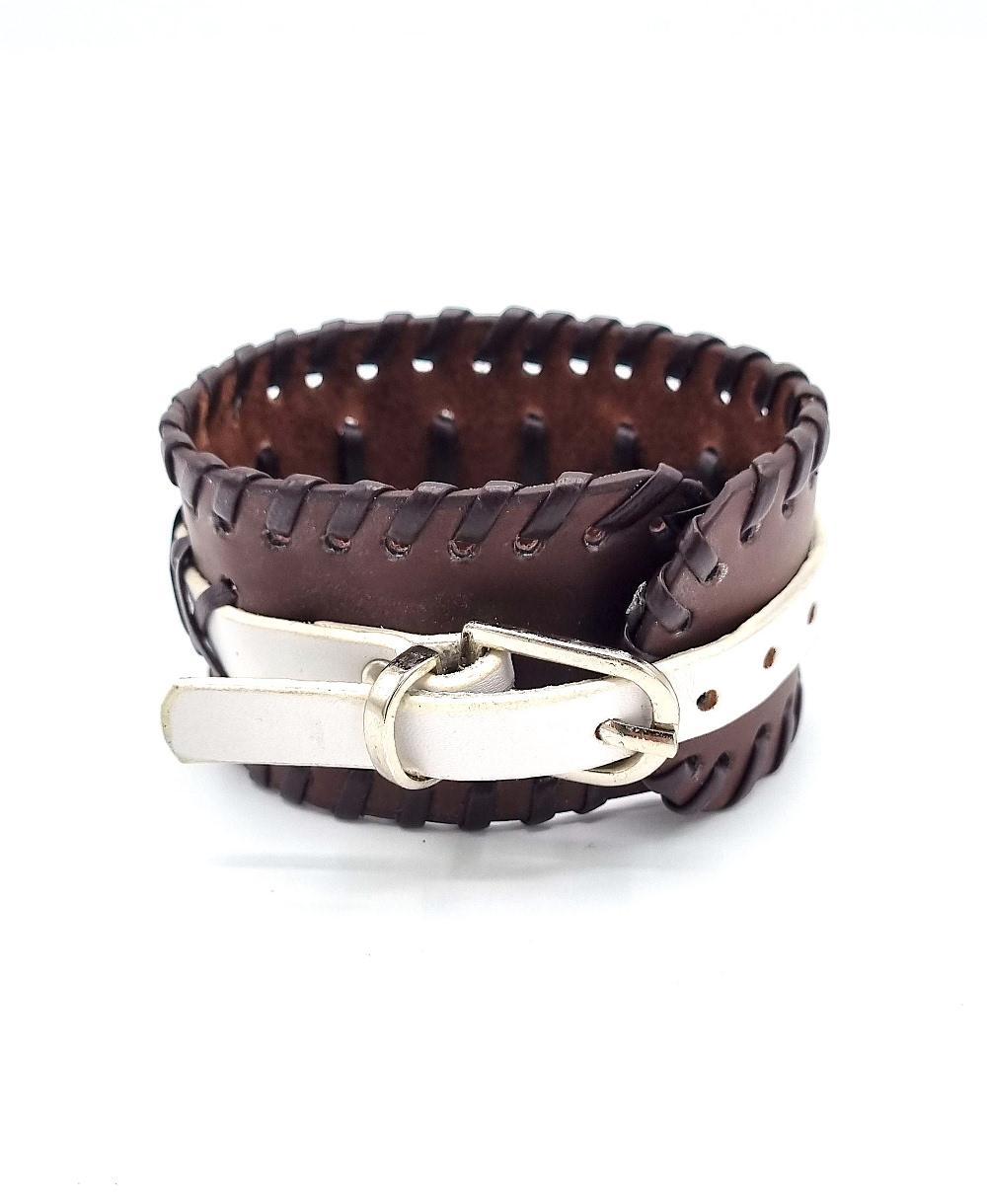 Brun och vit armband med spänne