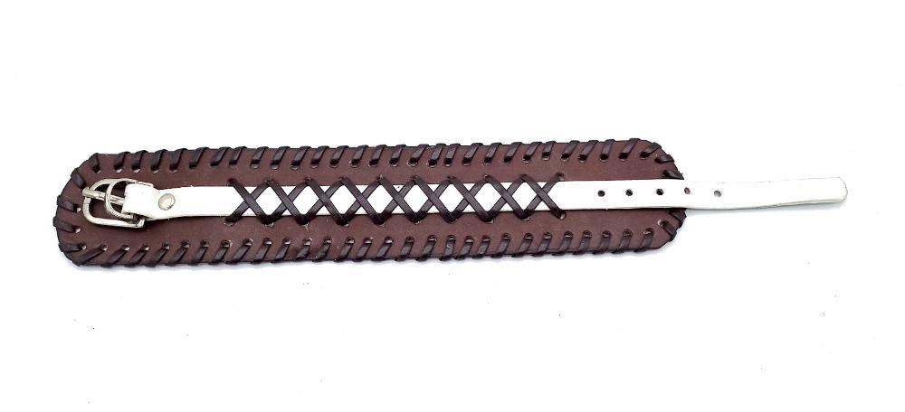 Brun och vit armband med spänne