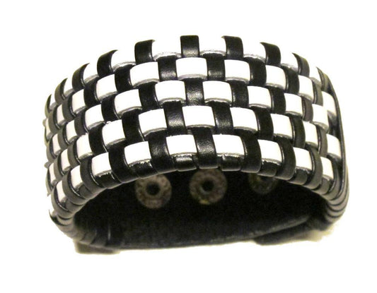 Flätat läderarmband