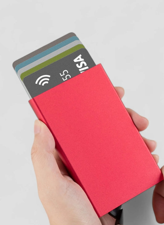 Korthållare i aluminium – Slim, säker och stilren