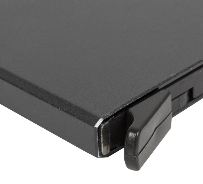 Korthållare i aluminium – Slim, säker och stilren