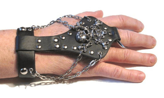 Läderarmband med dödskalle och ronda nitar
