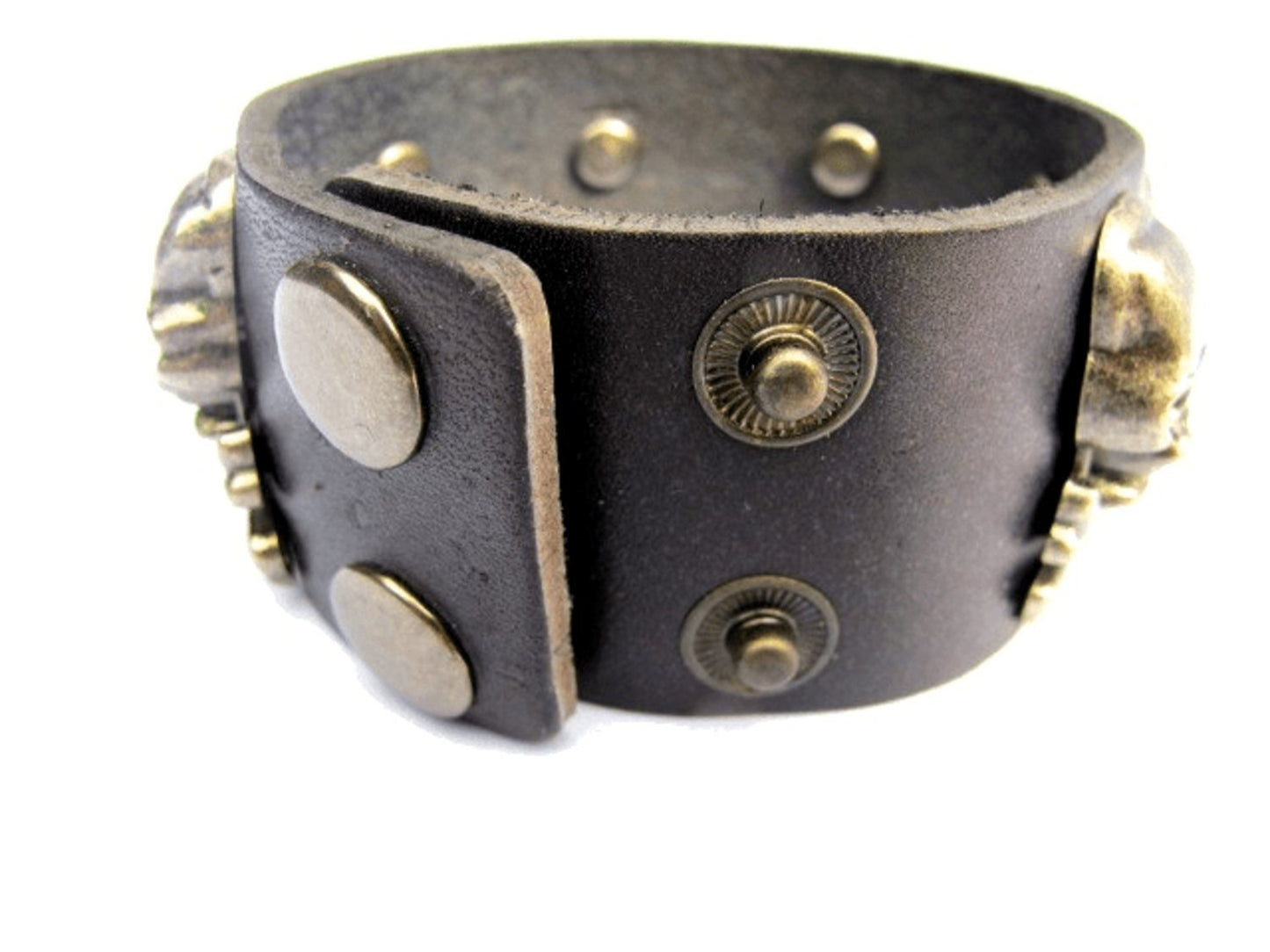 Läderarmband med döskallar