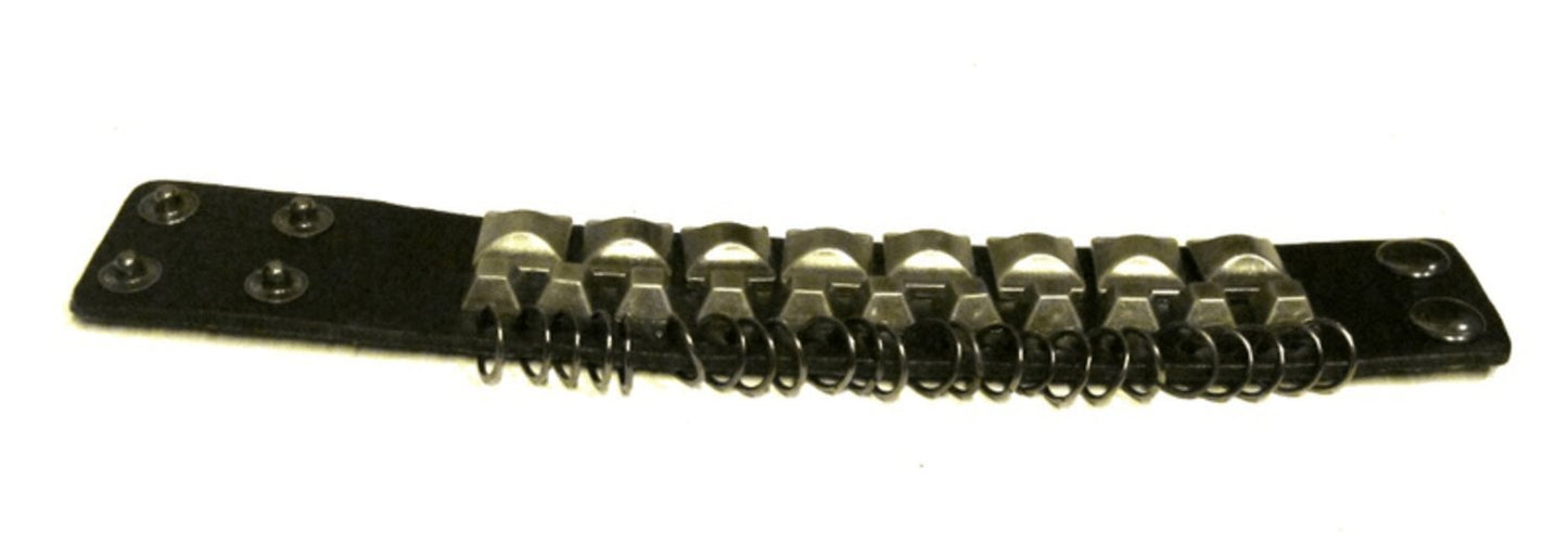 Läderarmband med nitar