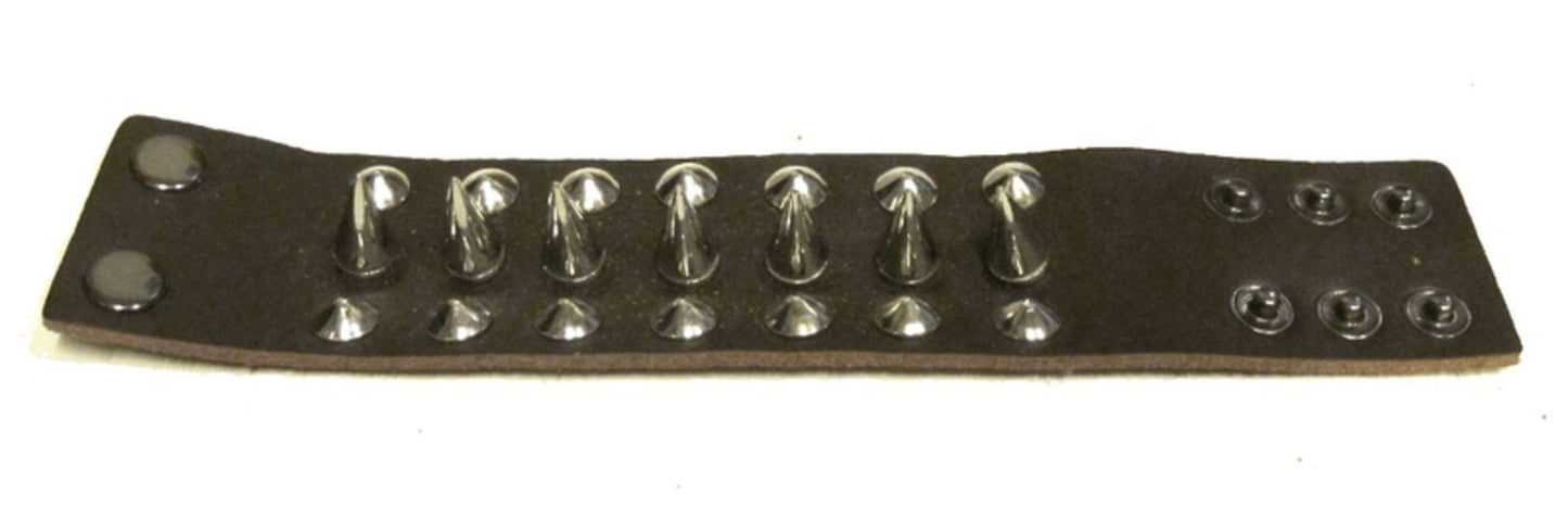 Läderarmband med runda och spikenitar