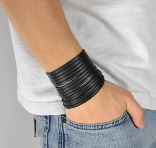 Läderarmband med snitt