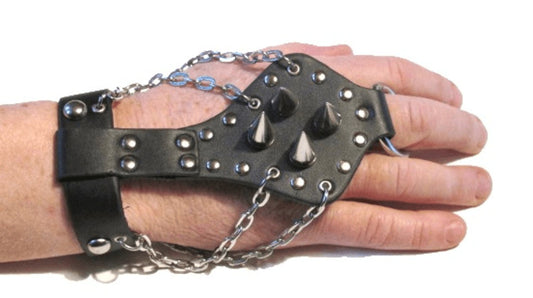 Läderarmband med spike och ronda nitar