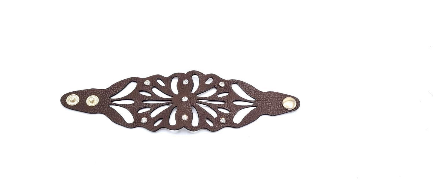 Mönstrad brunt läderarmband med strass