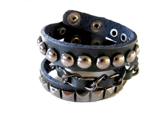 Nitarmband med runda och Pyramidnitar