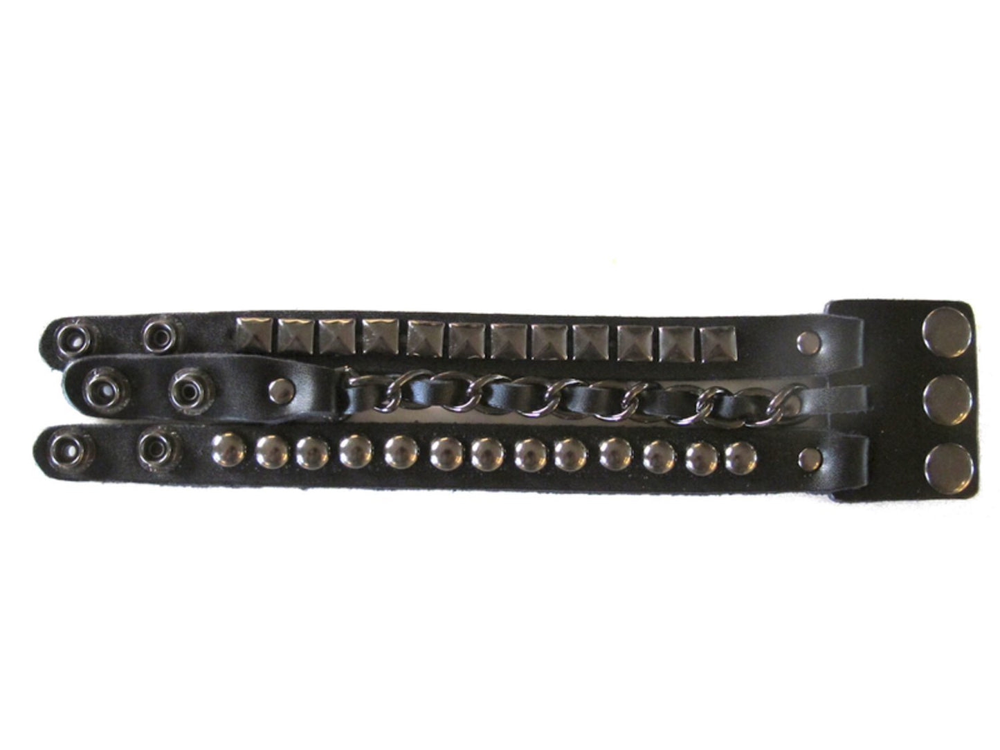Nitarmband med runda och Pyramidnitar