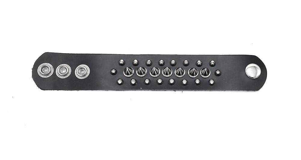Svart läderarmband med spikes