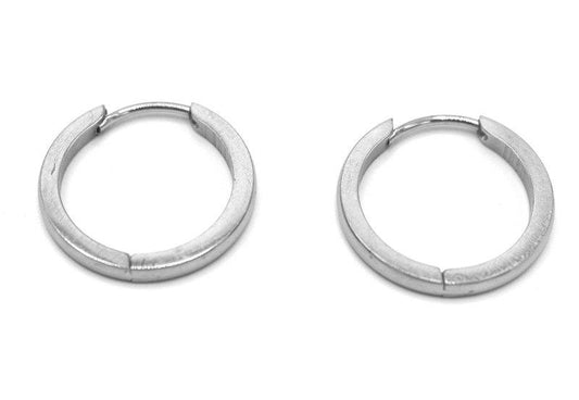 Silverfärgade ringörhängen
