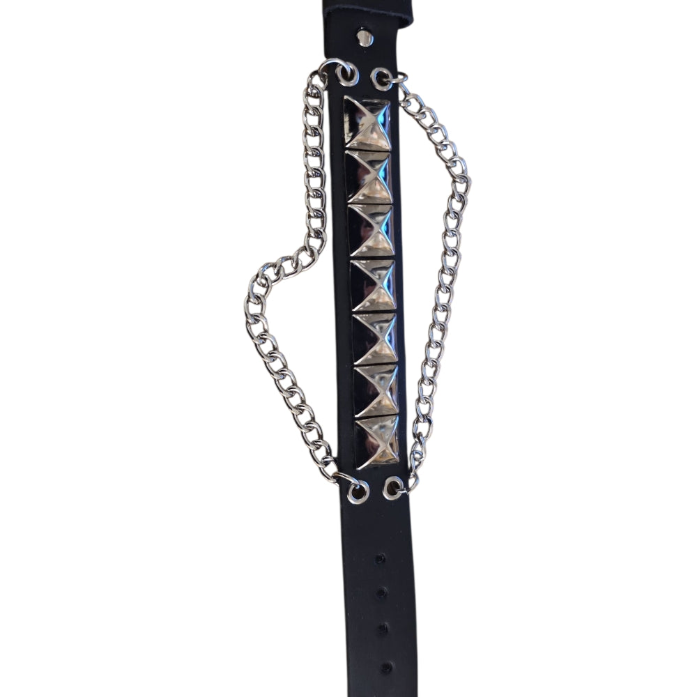 Läderarmband med Fyrkantiga Nitar och Kedja