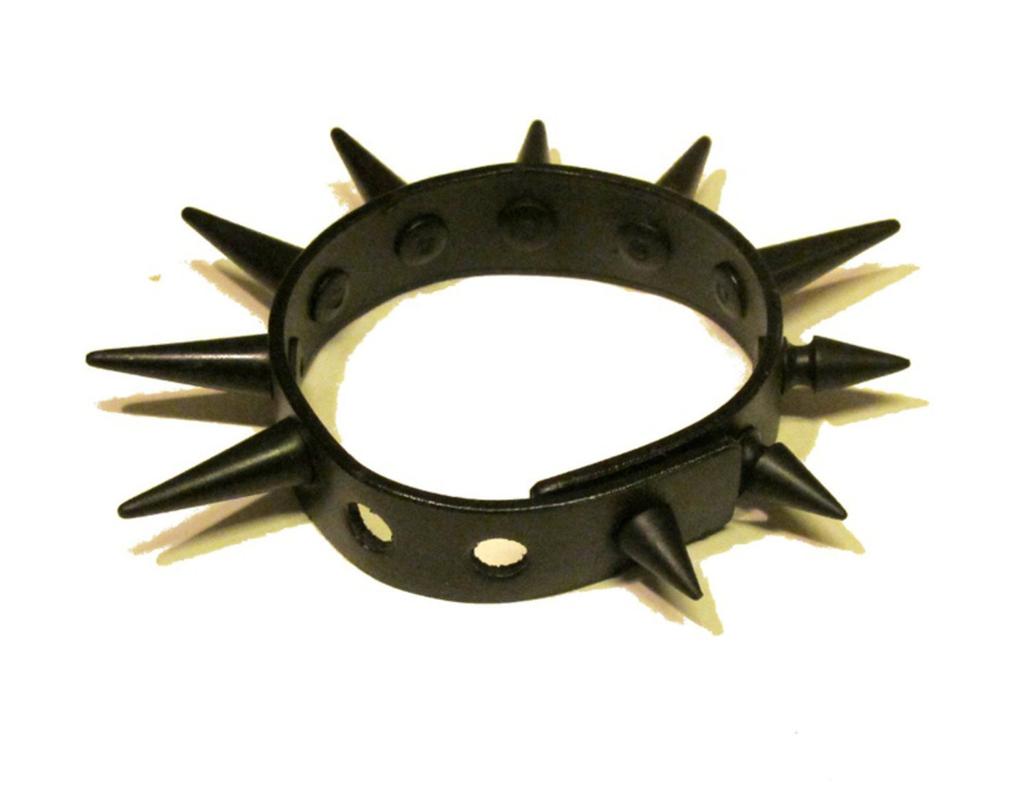 Svart armband med svarta gummi nitar