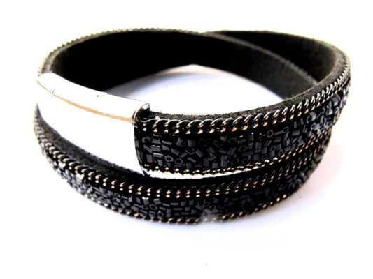 Svart dubbel armband med svarta paljetter