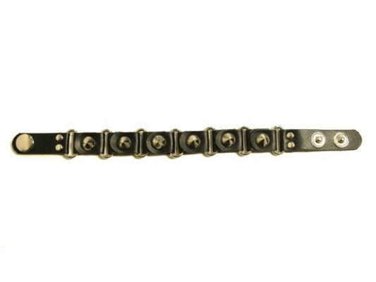 Svart läderarmband med konformade nitar