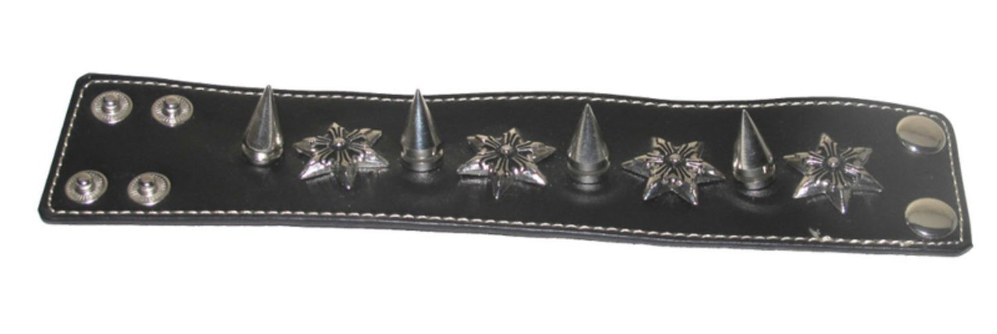 Svart läderarmband med nitar