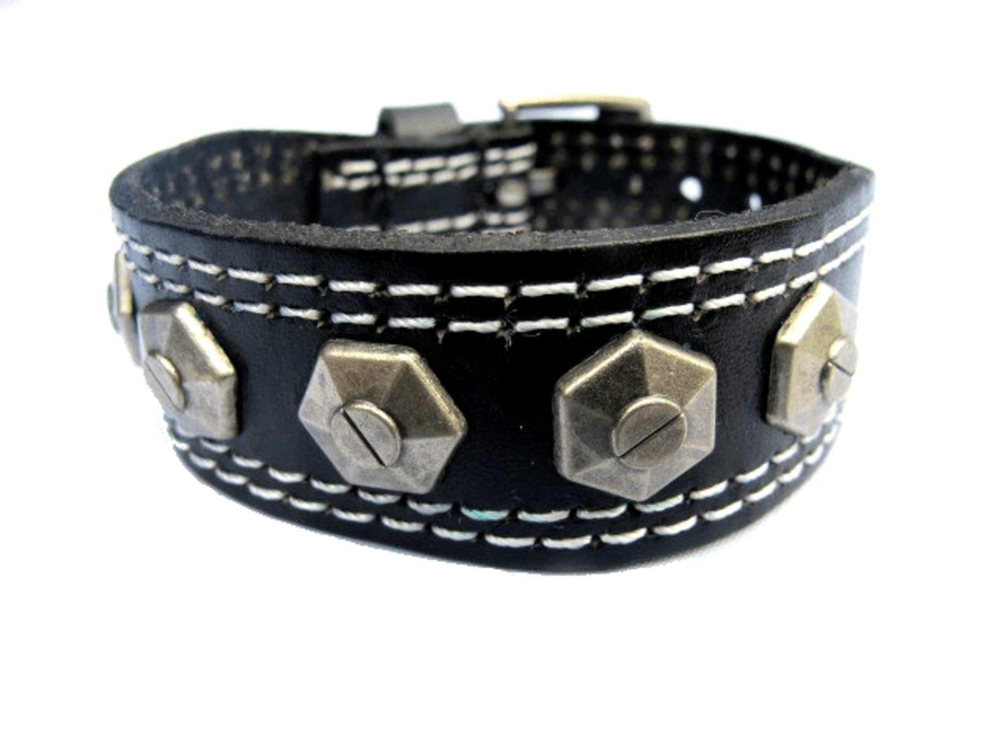 Svart läderarmband med nitar