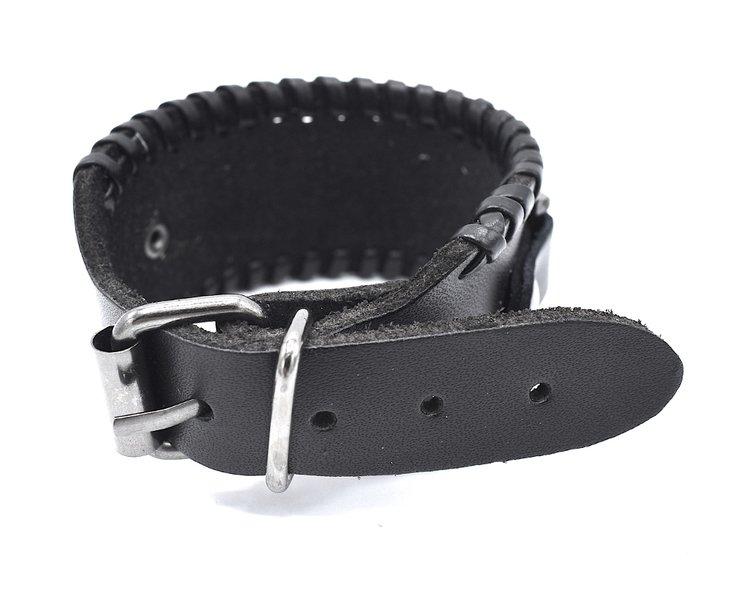 Svart läderarmband med spänne
